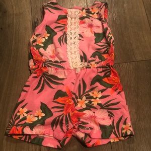 Carters infant romper!! Size 9 months,Like new!